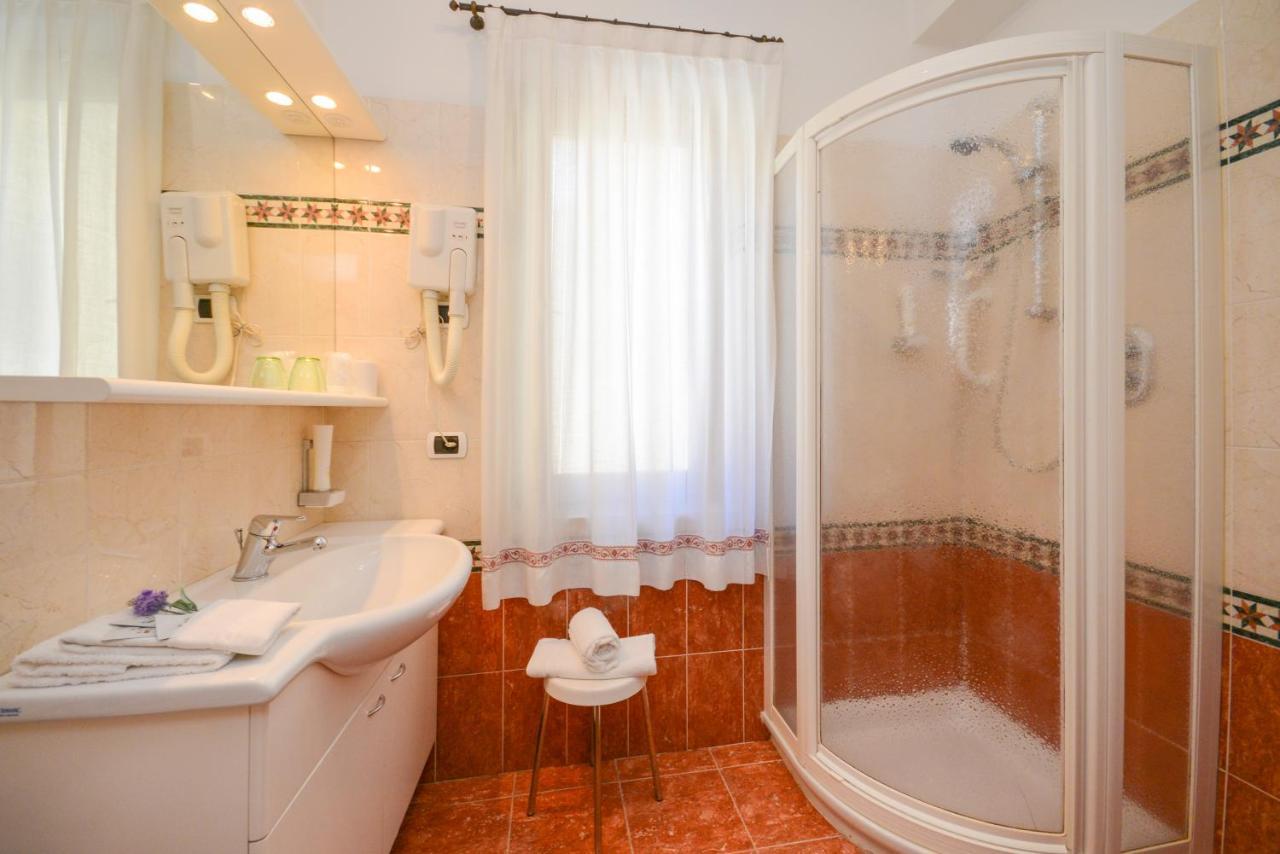 Hotel Corona Pinzolo Eksteriør bilde
