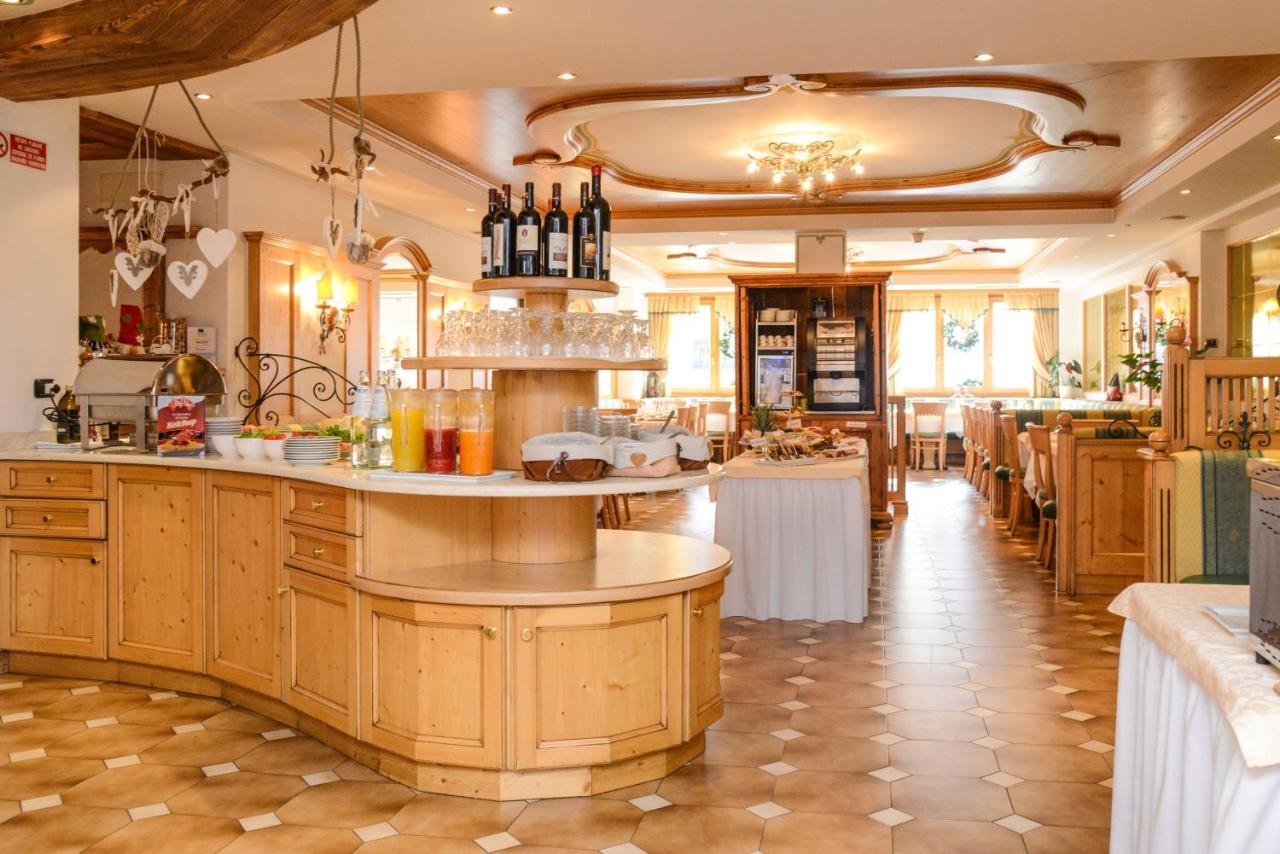 Hotel Corona Pinzolo Eksteriør bilde
