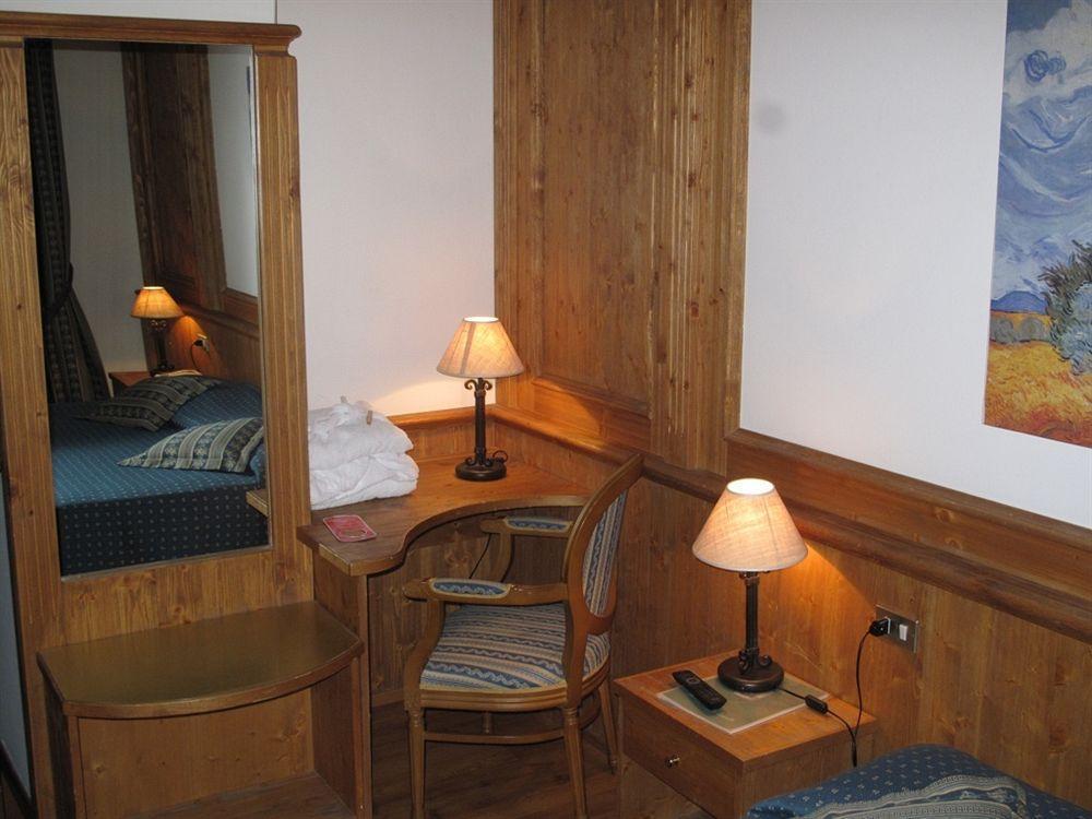 Hotel Corona Pinzolo Eksteriør bilde